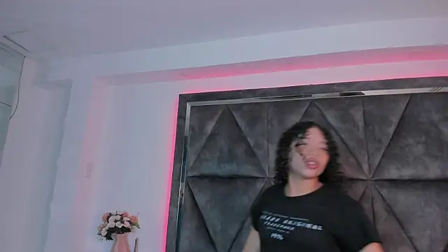 Snapshot of BrigitteRoy_ chatting on 1, 10, 2025 BrigitteRoy online show from 1, 10, 2025