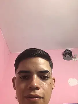 Latinos 2001 online show from 5, 12, 2025