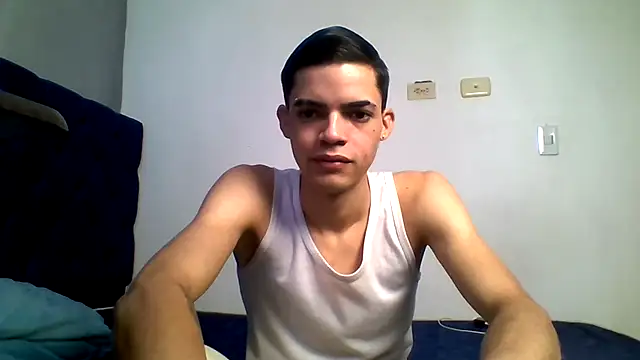Snapshot of Latinos_2001 chatting on 4, 7, 2026 Latinos 2001 online show from 4, 7, 2026