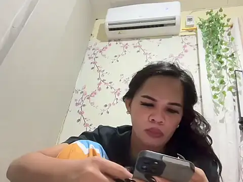 SophiaCourthaway online show from 30, 10, 2025