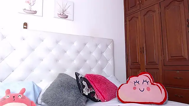 Snapshot of littleslut1 chatting on 12, 3, 2025 littleslut1 online show from 12, 3, 2025