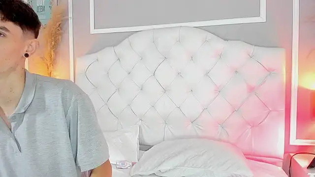 Snapshot of connor_and_angel chatting on 28, 1, 2025 connor and angel online show from 28, 1, 2025