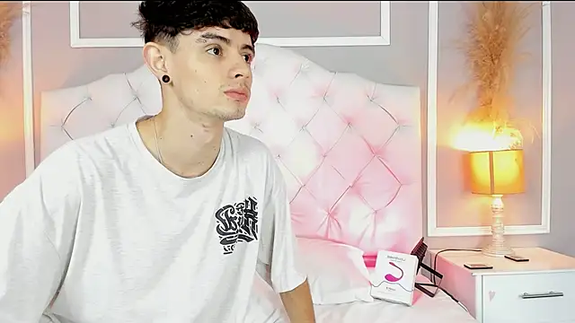 Snapshot of connor_and_angel chatting on 5, 2, 2025 connor and angel online show from 5, 2, 2025