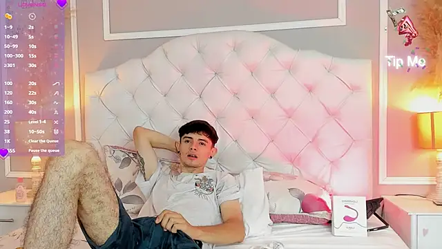 Snapshot of connor_and_angel chatting on 7, 2, 2025 connor and angel online show from 7, 2, 2025