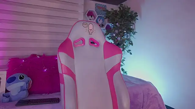 Snapshot of emma_soffia_ chatting on 2, 10, 2025 emma soffia  online show from 2, 10, 2025