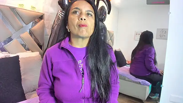 Snapshot of raquell_moore chatting on 13, 10, 2025 raquell moore online show from 13, 10, 2025