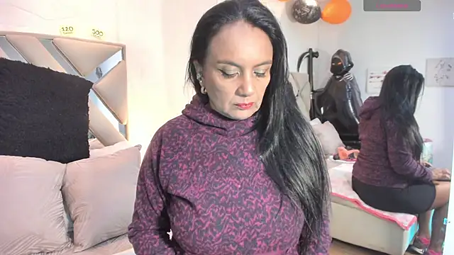 Snapshot of raquell_moore chatting on 22, 10, 2025 raquell moore online show from 22, 10, 2025