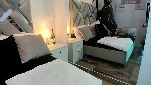 Snapshot of raquell_moore chatting on 27, 10, 2025 raquell moore online show from 27, 10, 2025