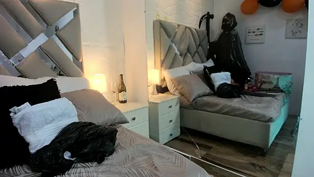 Snapshot of raquell_moore chatting on 29, 10, 2025 raquell moore online show from 29, 10, 2025