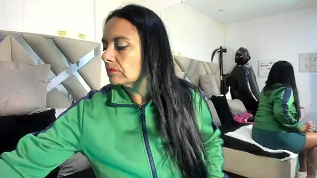 Snapshot of raquell_moore chatting on 11, 11, 2025 raquell moore online show from 11, 11, 2025