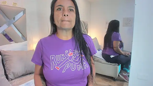 Snapshot of raquell_moore chatting on 18, 11, 2025 raquell moore online show from 18, 11, 2025