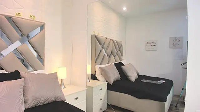 Snapshot of raquell_moore chatting on 25, 11, 2025 raquell moore online show from 25, 11, 2025