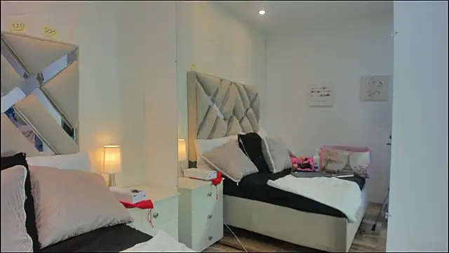 Snapshot of raquell_moore chatting on 3, 12, 2025 raquell moore online show from 3, 12, 2025