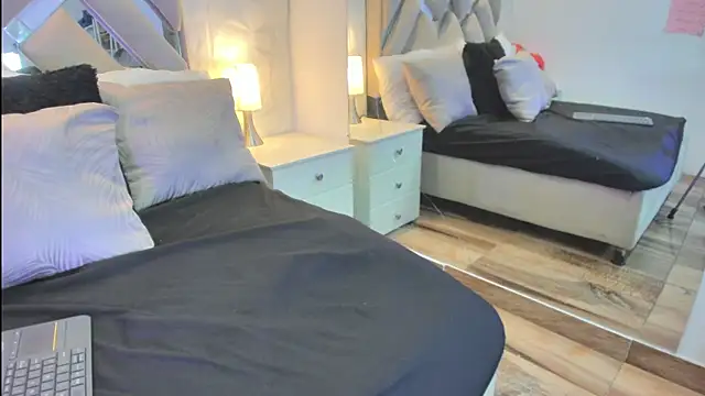 raquell moore online show from 14, 4, 2026