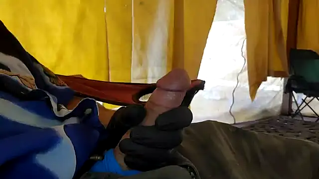 Snapshot of bwcbeat83 chatting on 11, 10, 2025 bwcbeat83 online show from 11, 10, 2025