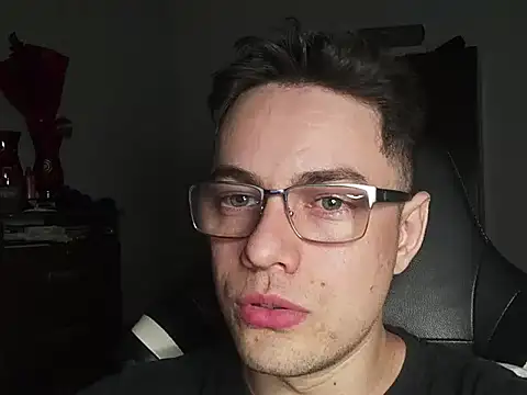 Snapshot of Dyllan__ chatting on 22, 10, 2025 Dyllan online show from 22, 10, 2025