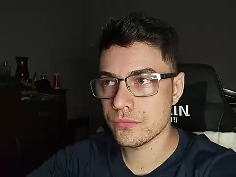 Snapshot of Dyllan__ chatting on 28, 10, 2025 Dyllan online show from 28, 10, 2025