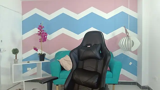 Snapshot of miss_honey01 chatting on 23, 1, 2025 miss honey01 online show from 23, 1, 2025