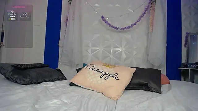 Snapshot of miss_honey01 chatting on 3, 3, 2025 miss honey01 online show from 3, 3, 2025