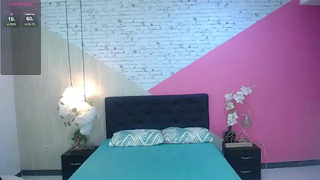 Snapshot of miss_honey01 chatting on 5, 10, 2025 miss honey01 online show from 5, 10, 2025