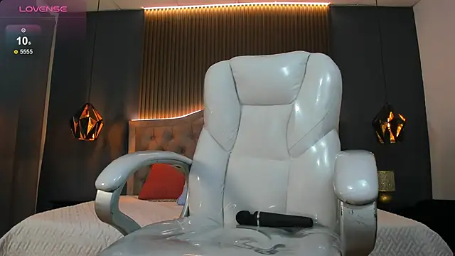 Snapshot of Cum_hunters chatting on 4, 10, 2025 Cum hunters online show from 4, 10, 2025