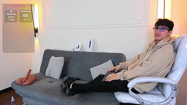 Snapshot of Cum_hunters chatting on 29, 11, 2025 Cum hunters online show from 29, 11, 2025