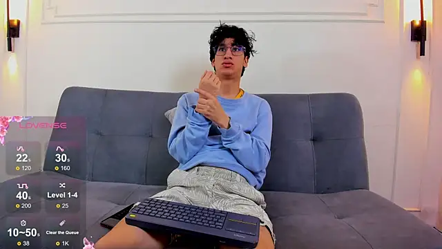 Snapshot of Cum_hunters chatting on 24, 6, 2026 Cum hunters online show from 24, 6, 2026