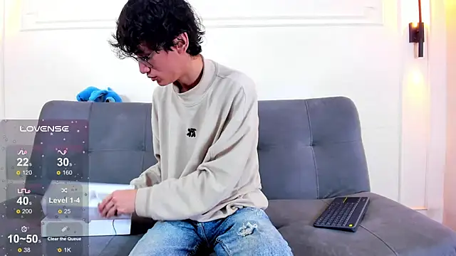 Snapshot of Cum_hunters chatting on 19, 7, 2026 Cum hunters online show from 19, 7, 2026