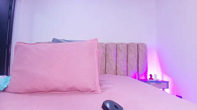 Snapshot of Auroraa_miller chatting on 26, 11, 2025 Auroraa miller online show from 26, 11, 2025