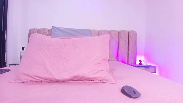 Snapshot of Auroraa_miller chatting on 29, 11, 2025 Auroraa miller online show from 29, 11, 2025