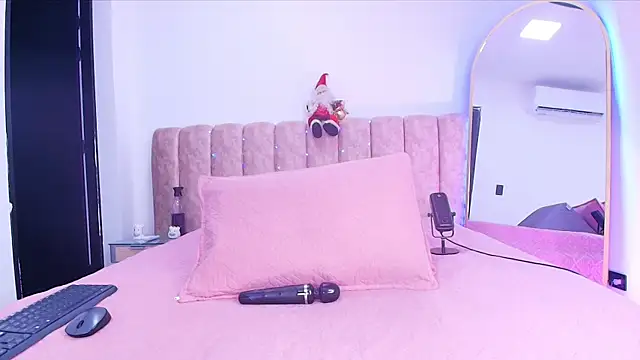 Snapshot of Auroraa_miller chatting on 20, 12, 2025 Auroraa miller online show from 20, 12, 2025