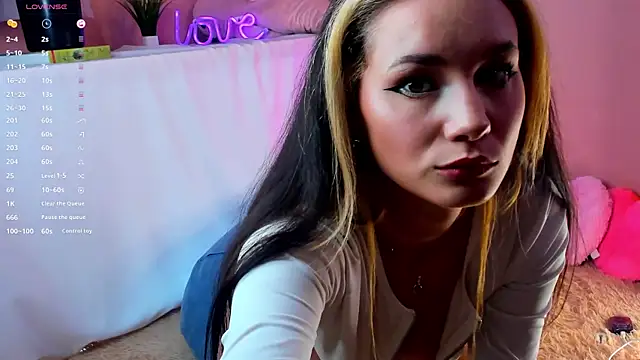 Snapshot of too_sexxxy chatting on 11, 3, 2025 too sexxxy online show from 11, 3, 2025