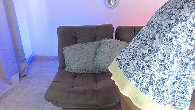 Snapshot of lucie_petite chatting on 24, 1, 2025 lucie petite online show from 24, 1, 2025