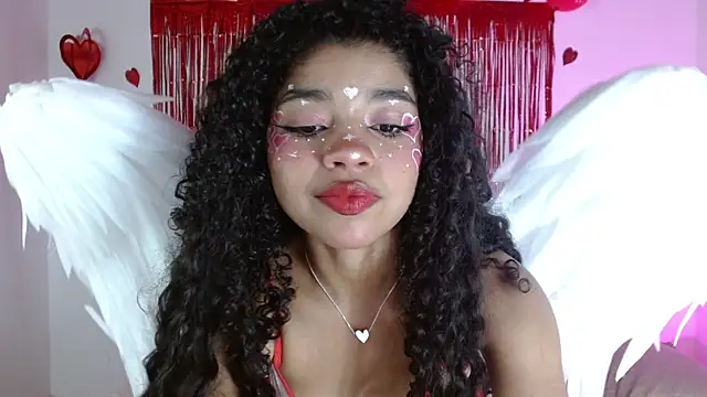 Snapshot of lucie_petite chatting on 14, 2, 2025 lucie petite online show from 14, 2, 2025