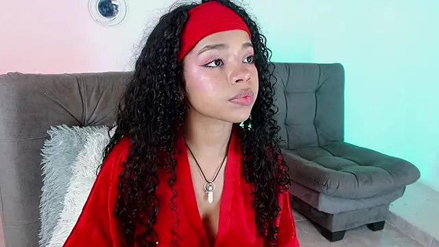 Snapshot of lucie_petite chatting on 21, 3, 2025 lucie petite online show from 21, 3, 2025
