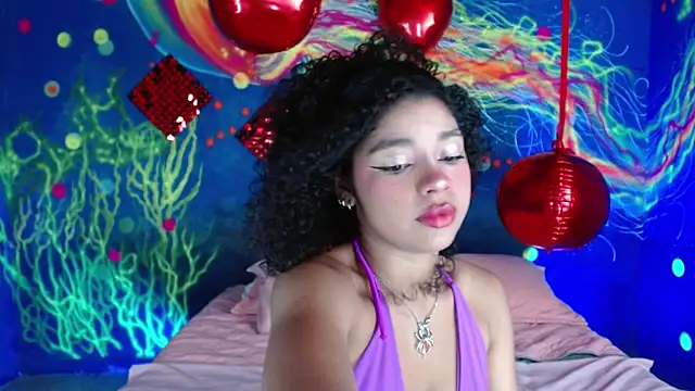Snapshot of lucie_petite chatting on 20, 9, 2025 lucie petite online show from 20, 9, 2025