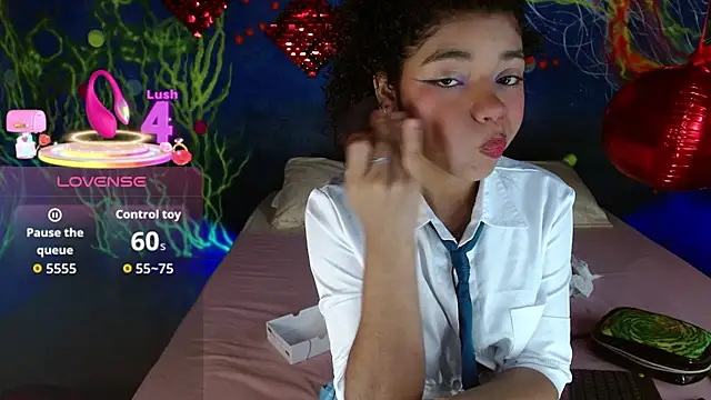Snapshot of lucie_petite chatting on 21, 9, 2025 lucie petite online show from 21, 9, 2025