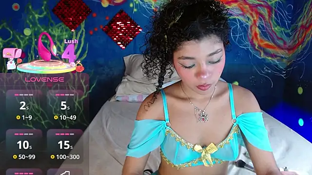 Snapshot of lucie_petite chatting on 25, 9, 2025 lucie petite online show from 25, 9, 2025