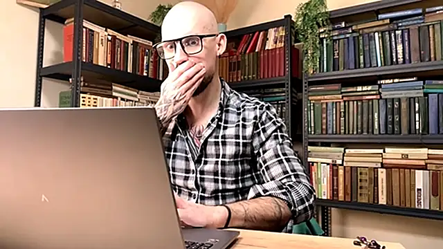 AssHunter4k online show from 10, 2, 2025