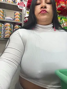 Snapshot of Miia_Jazmin chatting on 18, 5, 2026 Miia Jazmin online show from 18, 5, 2026