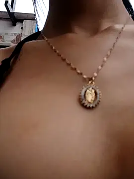 Zoe Sweett18 online show from 15, 3, 2025