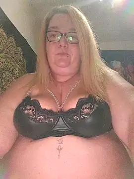 diosacurvy1984 online show from 5, 11, 2025