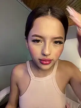 Sofia18 pinkk online show from 7, 10, 2025