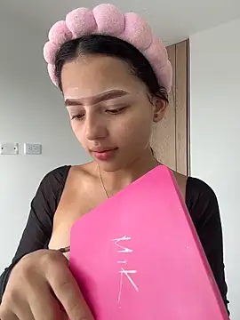 Sofia18 pinkk online show from 10, 2, 2026