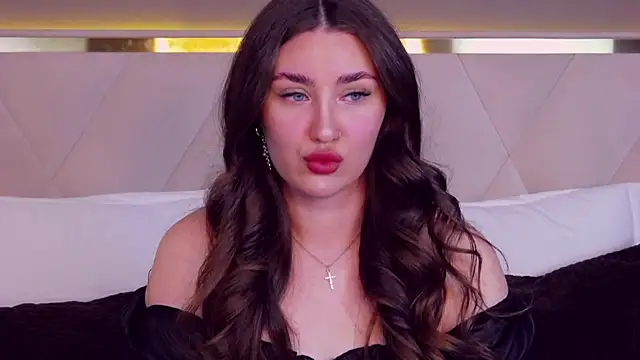 KiraBarlows online show from 25, 2, 2025