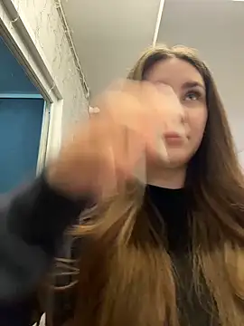 KiraBarlows online show from 11, 4, 2026