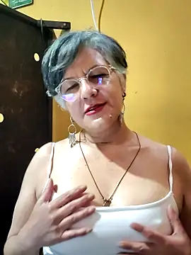 Snapshot of ilonna2025 chatting on 17, 6, 2026 ilonna2025 online show from 17, 6, 2026