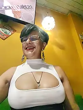 Snapshot of ilonna2025 chatting on 15, 7, 2026 ilonna2025 online show from 15, 7, 2026