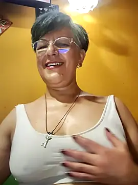 Snapshot of ilonna2025 chatting on 19, 7, 2026 ilonna2025 online show from 19, 7, 2026