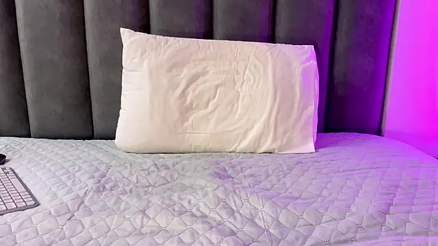 max shy online show from 27, 10, 2025